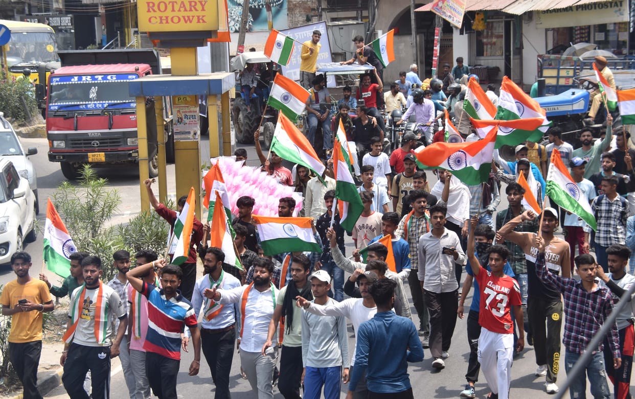 Angry youth for not recruiting in army took out rally in Una city