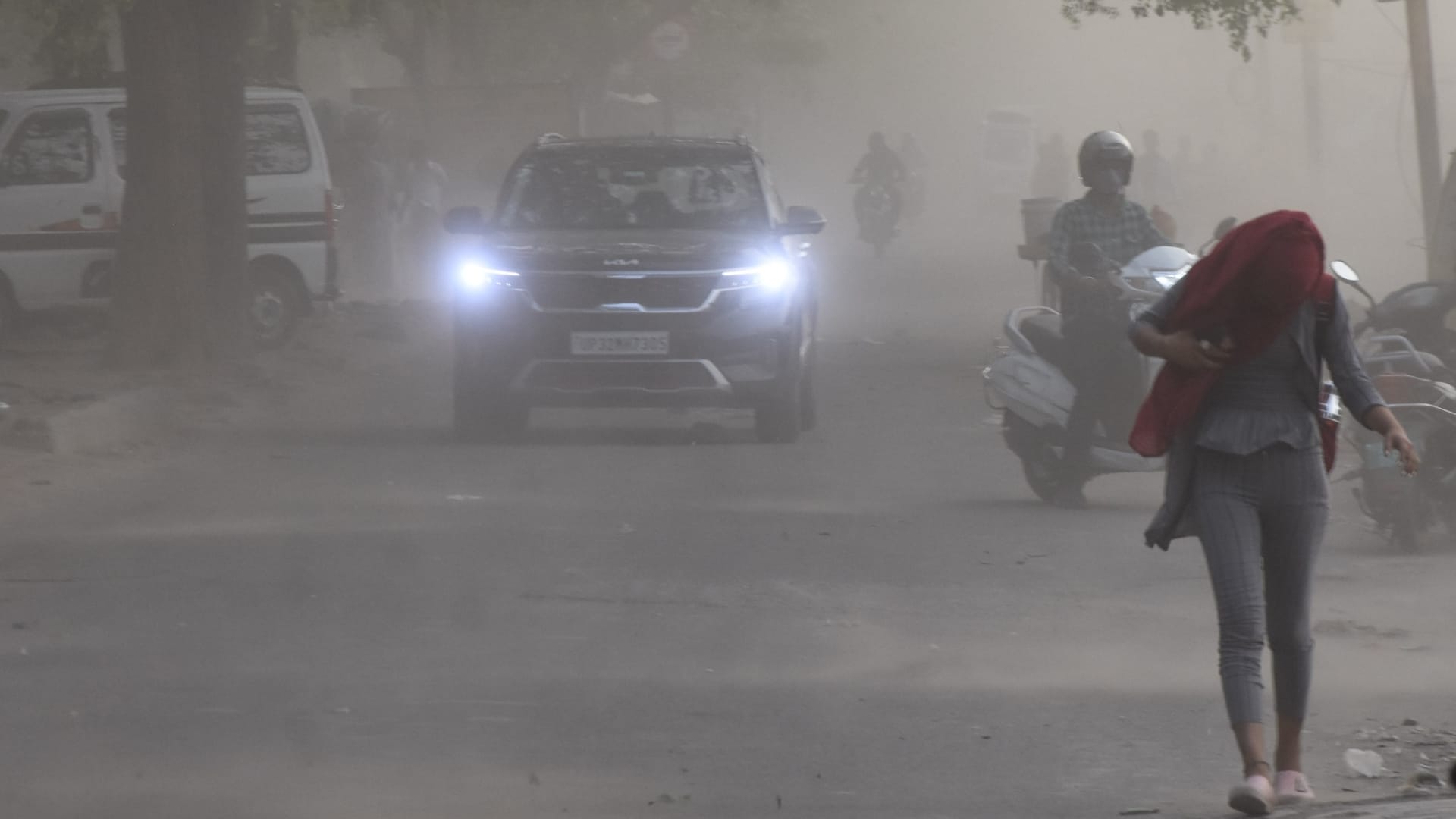 weather change creates weather crisis in Lucknow and near by areas.