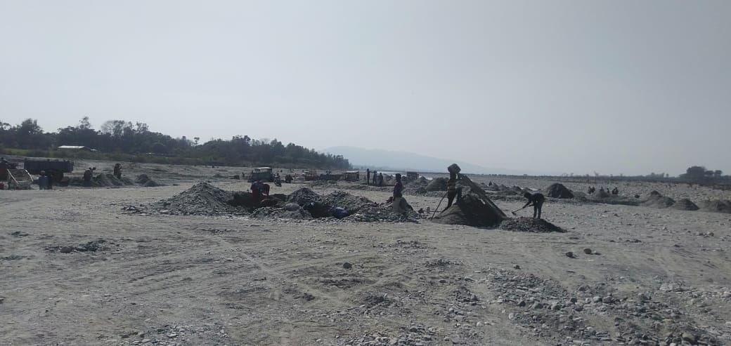 Mafia enjoys due to lack of demarcation of Yamuna river bank