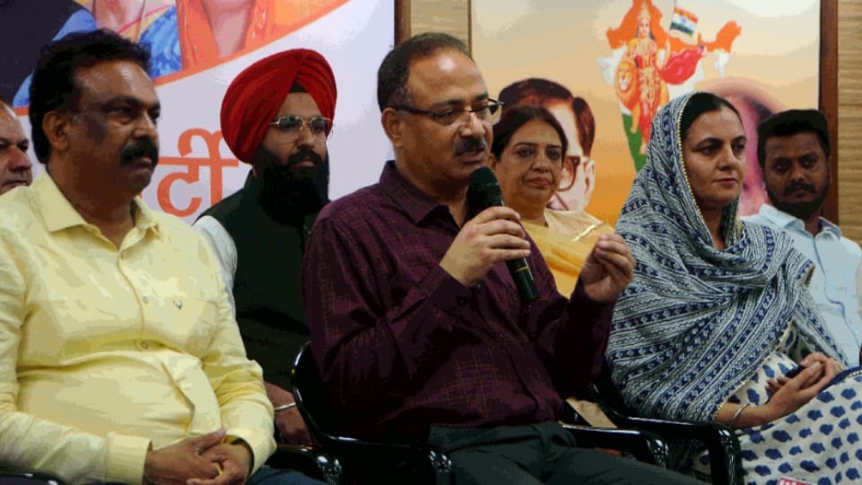 BJP Reacts over Aam Aadmi Party councilors meeting with Punjab cm Bhagwant Mann  
