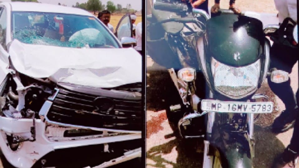 Chhatarpur: Car crushed bike riders, two died on the spot