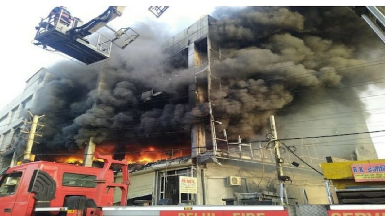 Fire at garment factory in Delhi Gandhi Nagar