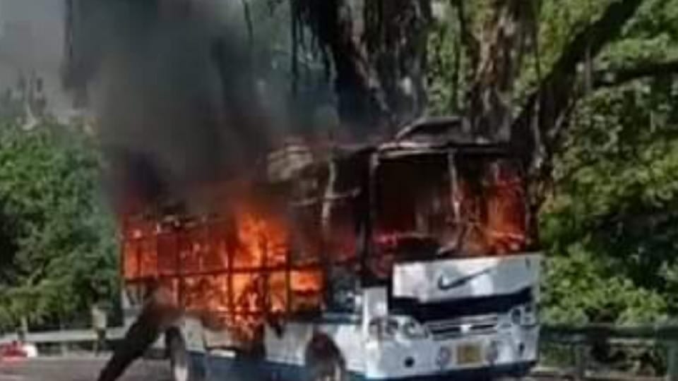 Massive fire in a bus coming from Katra to Jammu, two killed