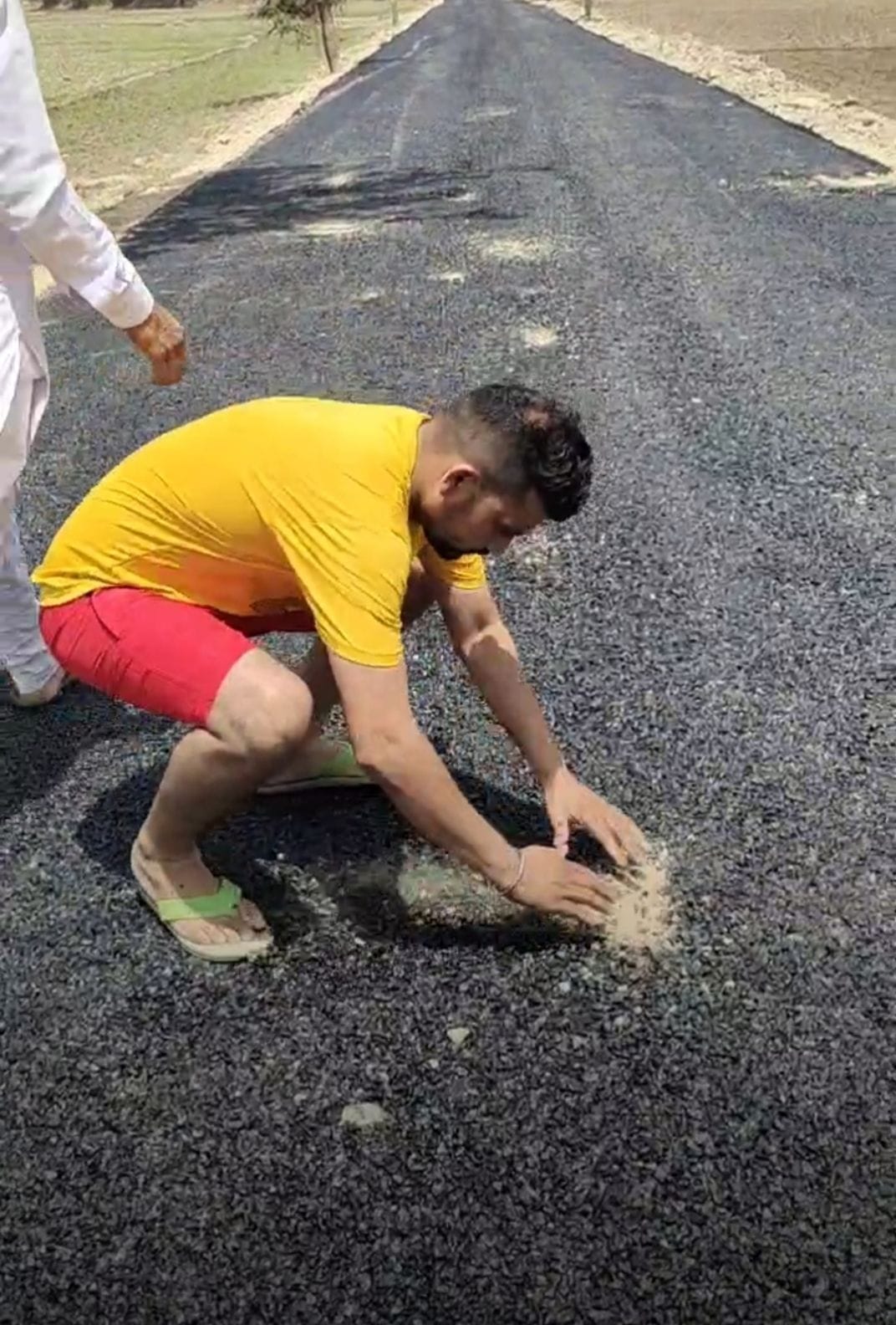 Three km long road built in the night without tarcoal