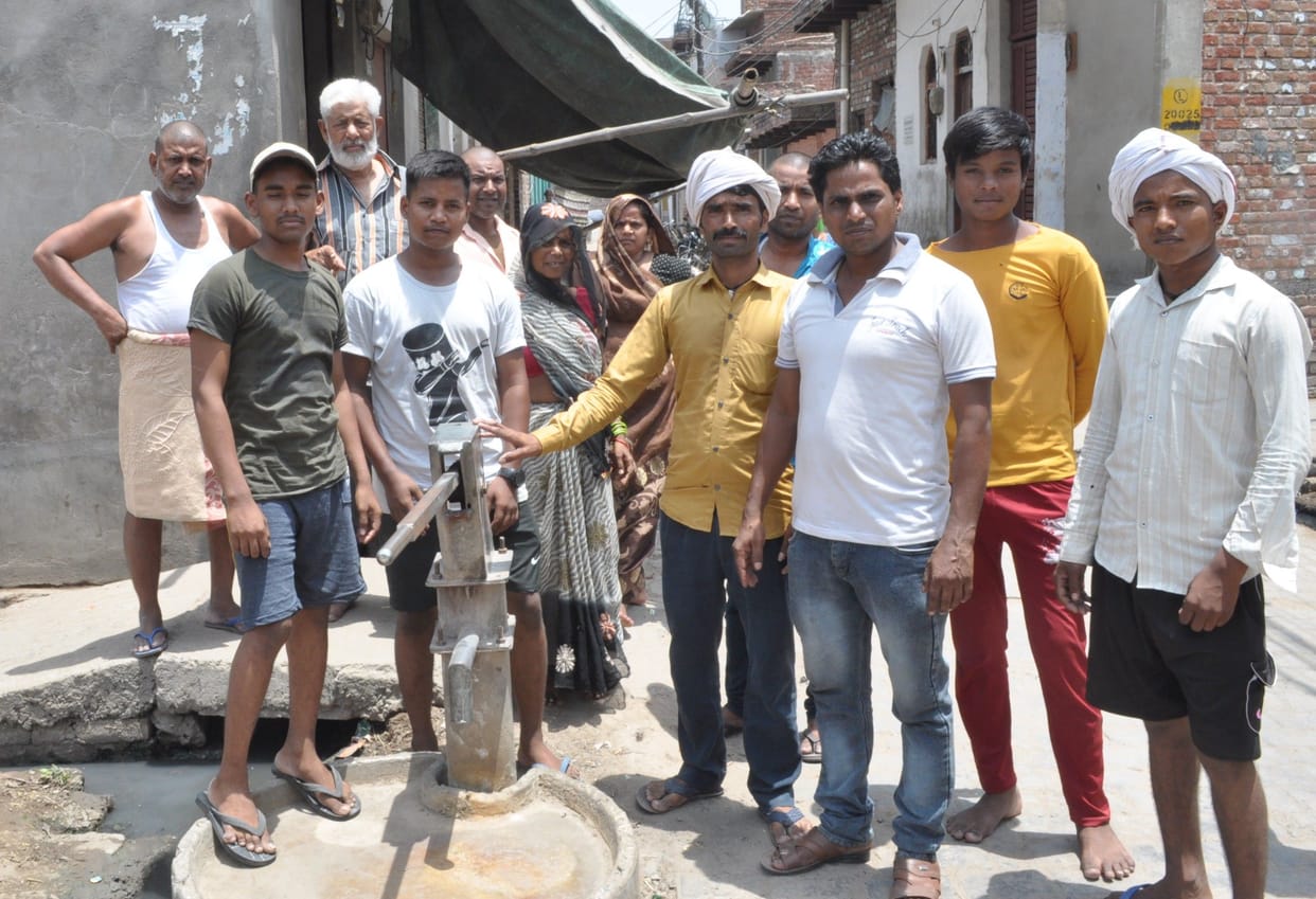 Hathras: In Ward 10, six hand pumps are damaged, there is an outcry for water