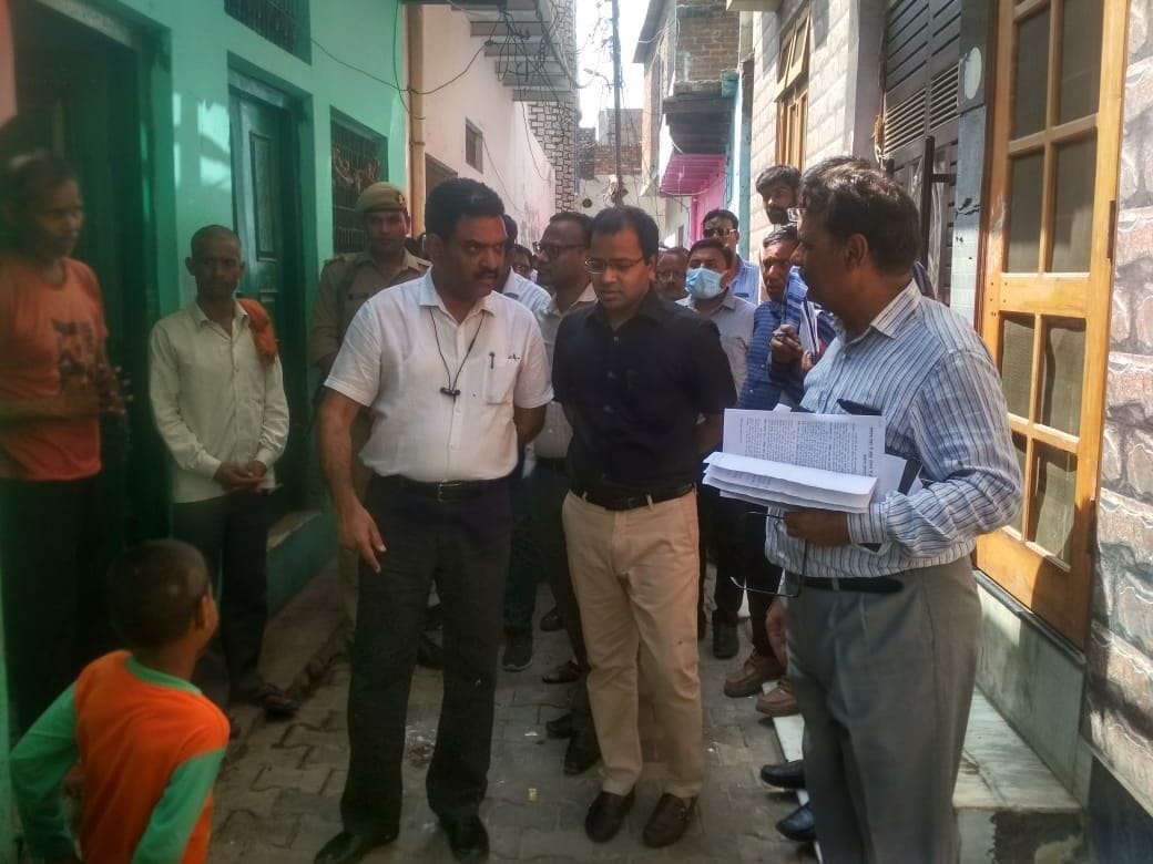 Hathras: Leakage found in pipes, water is not reaching homes
