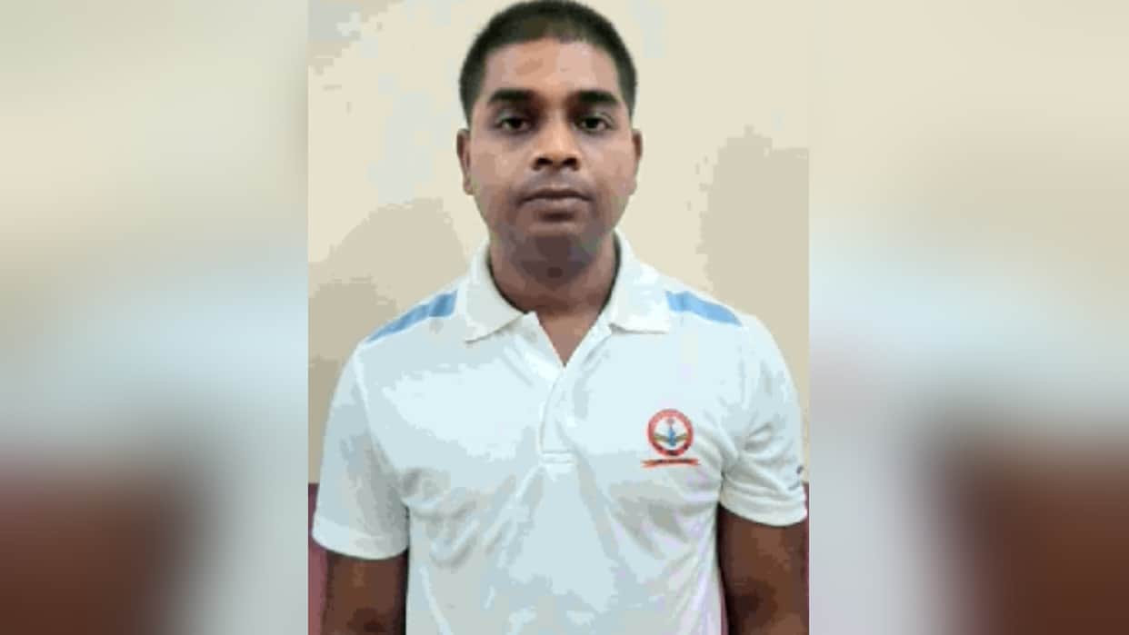 Airforce sergeant honey trap woman took number from facebook friendship on whatsapp