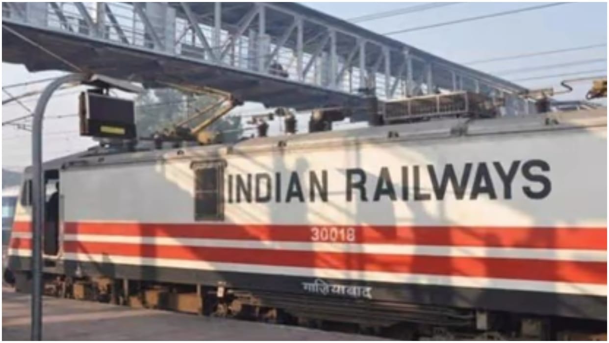 Indian Railway abolished 72,000 posts in six years above 1.5 lakh posts will never be recruited again