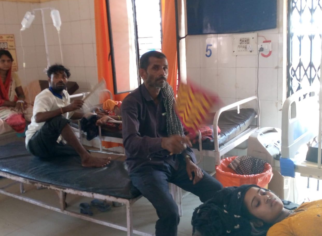 Hathras: There are no toilets for the patients admitted in the emergency ward