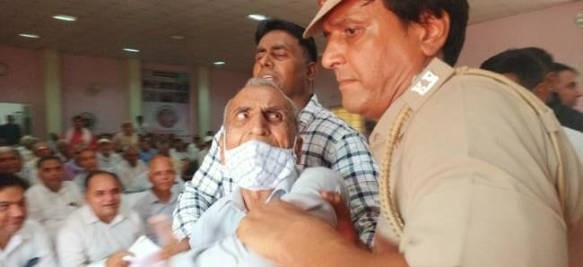 Police pushed the complainant out in front of the minister