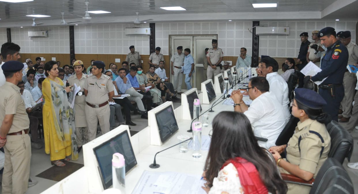 In the meeting of the public grievance committee, instructions were given to register a case of harassment on the complainant Kadvasara only.