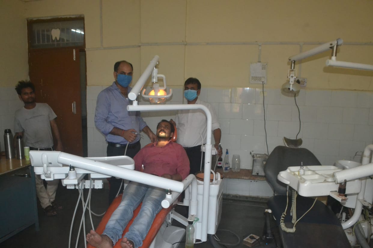 electronic dental chair available in district hospital