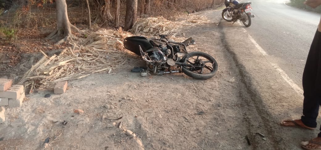 Two brothers riding a bike died in a road accident in Kannauj