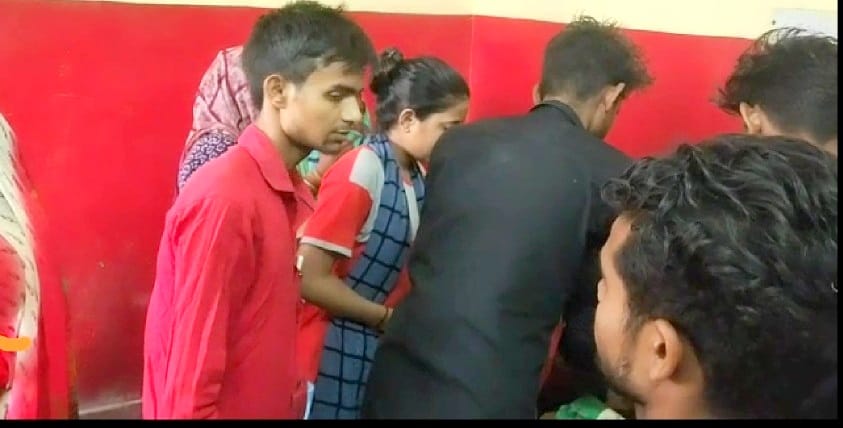Horrific road accident in UP, two women killed and 14 injured due to uncontrolled loader overturning in Hamirpur