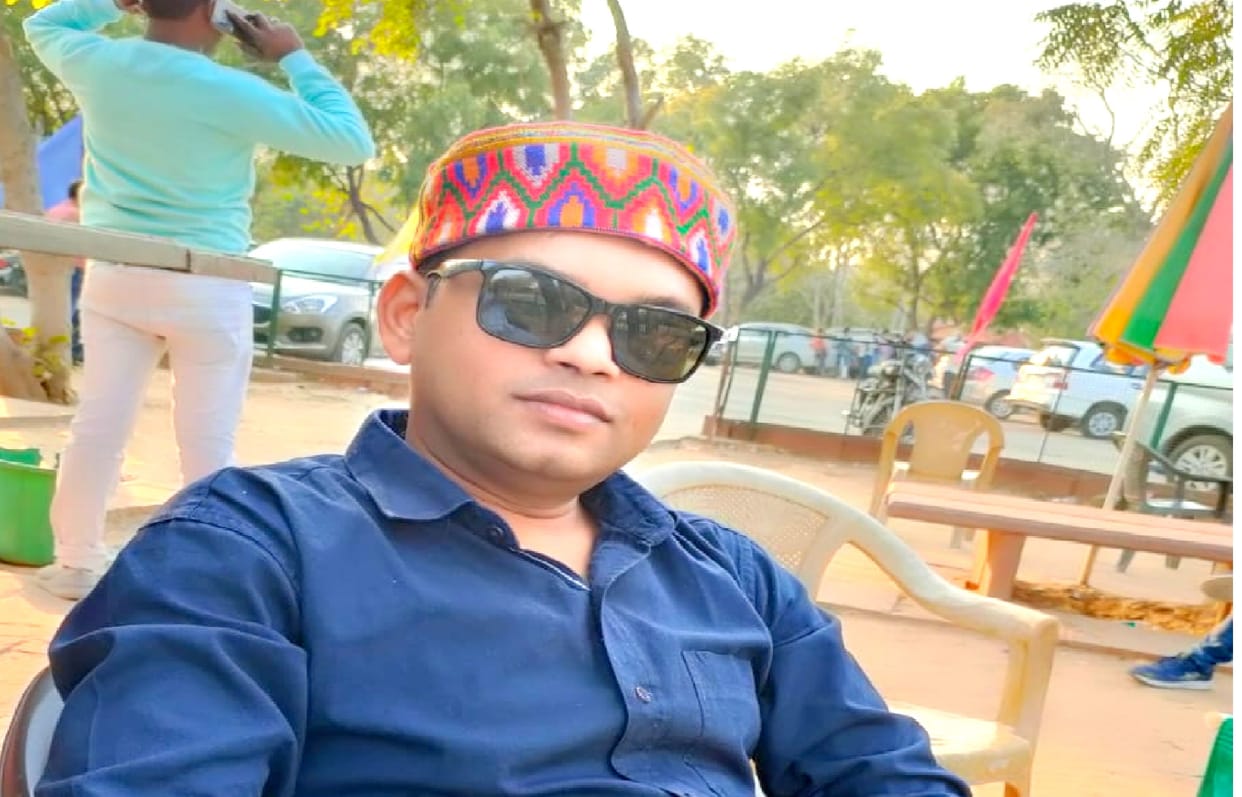 the doctor hanged himself in a dispute with his wife in Etawah, police sent the body for post-mortem