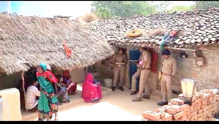 the body of a newly married woman was hanged after being cut with a sharp weapon in Hamirpur