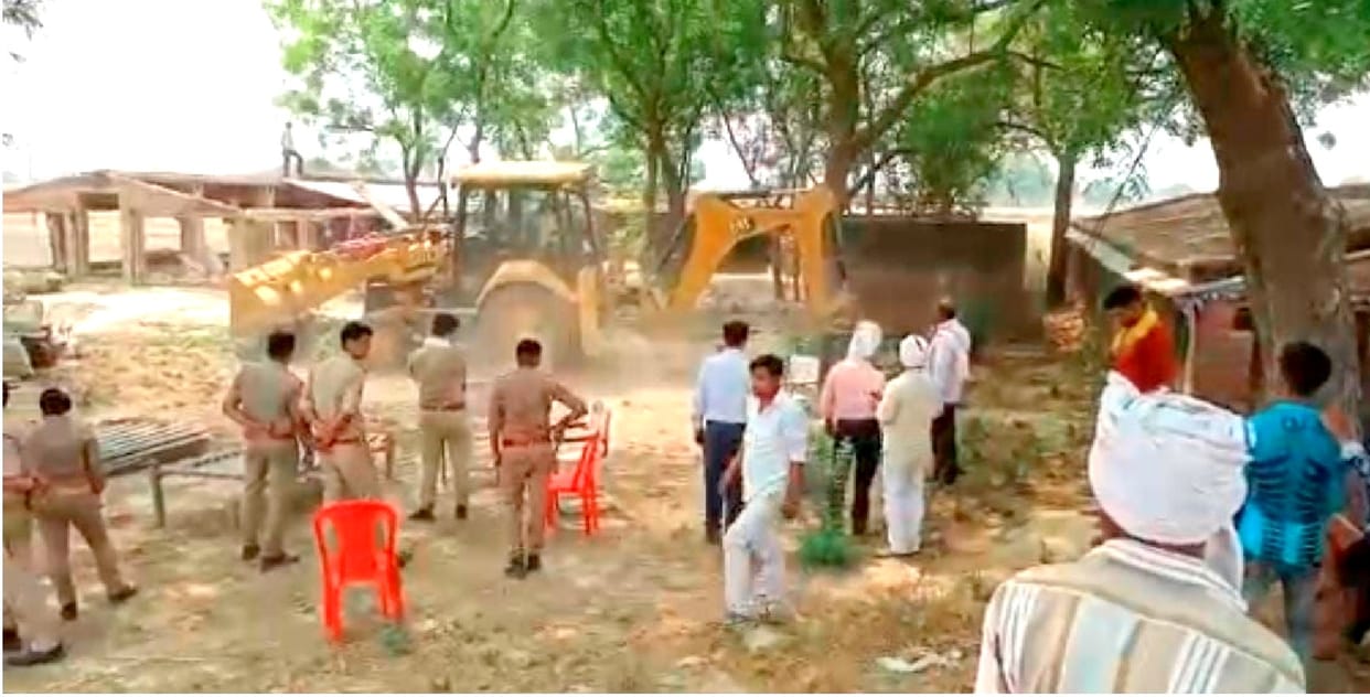 Bulldozer action in Auraiya district, encroachment of illegal poultry farm demolished