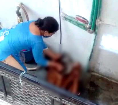 Case of vandalism with old lady in Kanpur,  Not only daughter-in-law son also used to beat up mother 