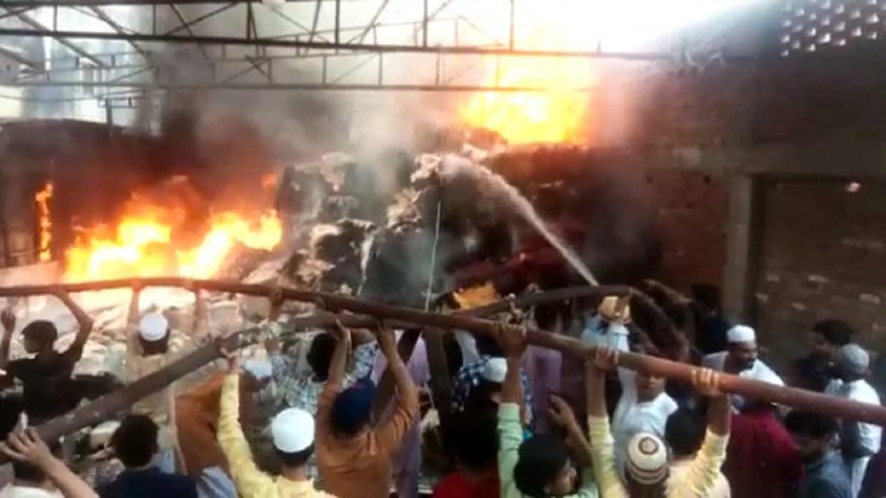Fire broke out in cotton godown in Lakhimpur Kheri
