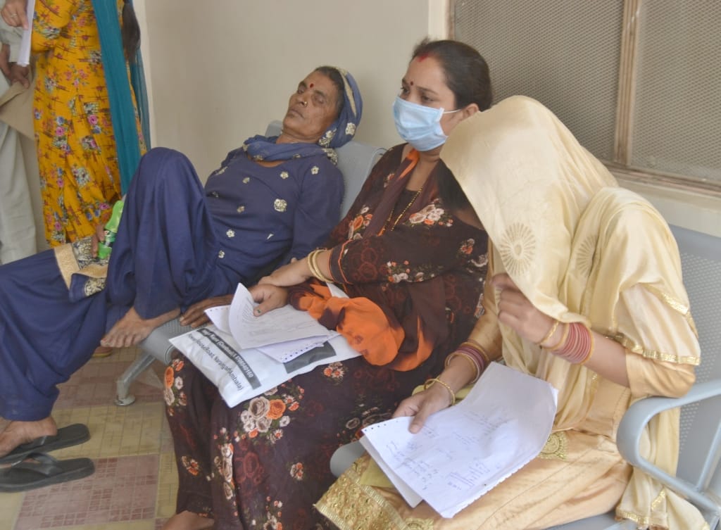 no proper staff in medical college  nahan patients facing problem for ultrasound