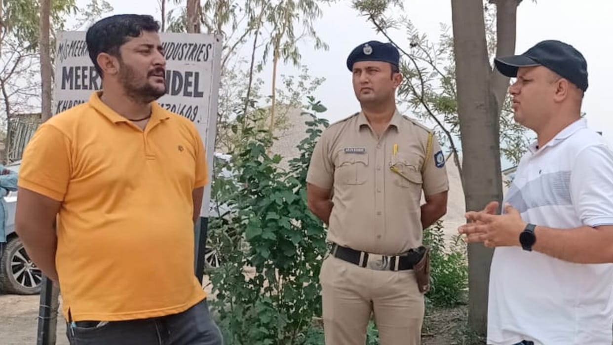 mining mafia attack on police and forest department team in paonta sahib sirmour