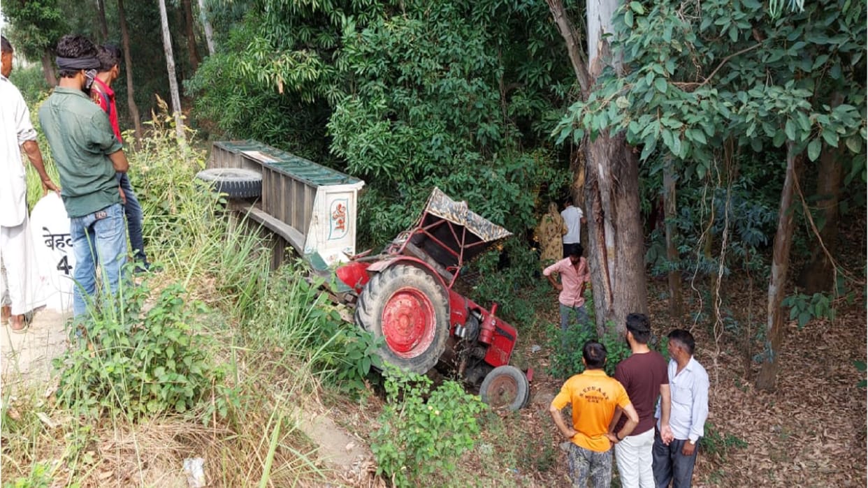 Big accident in Saharanpur: Tractor trolley full of devotees overturned in ditch, 12 people injured