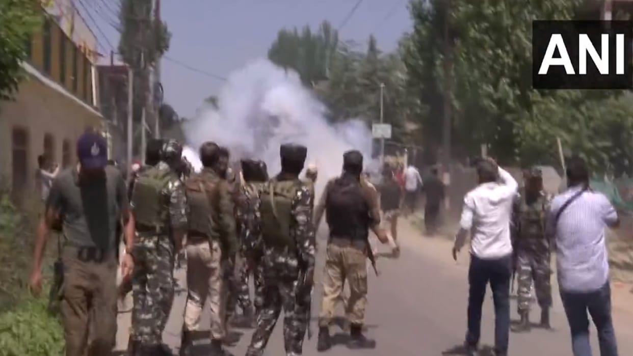 Rahul Bhat Target Killing: Kashmiri Pandits demonstrated in the valley, police resorted to lathicharge
