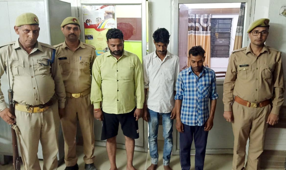 Revenue team attacked, stone pelted in the presence of police in Goharni
