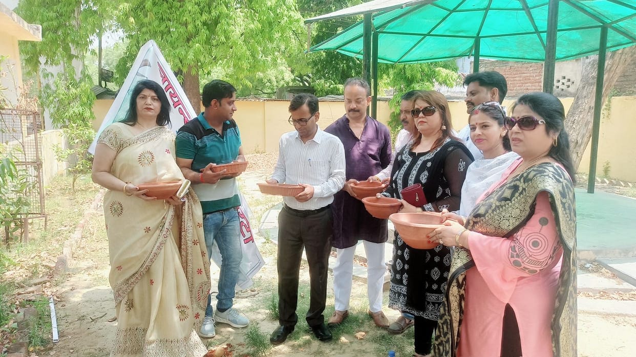 DM and SSP kept food and water for birds