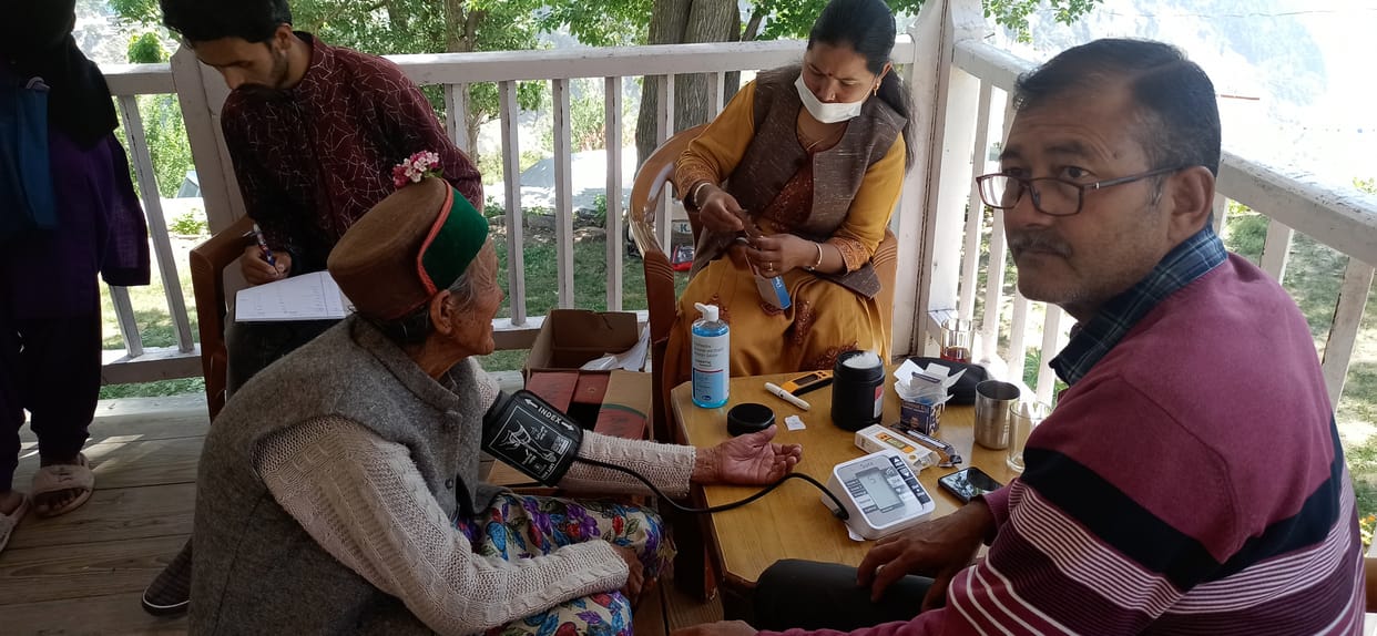 Health camp in Urni, 71 people screened