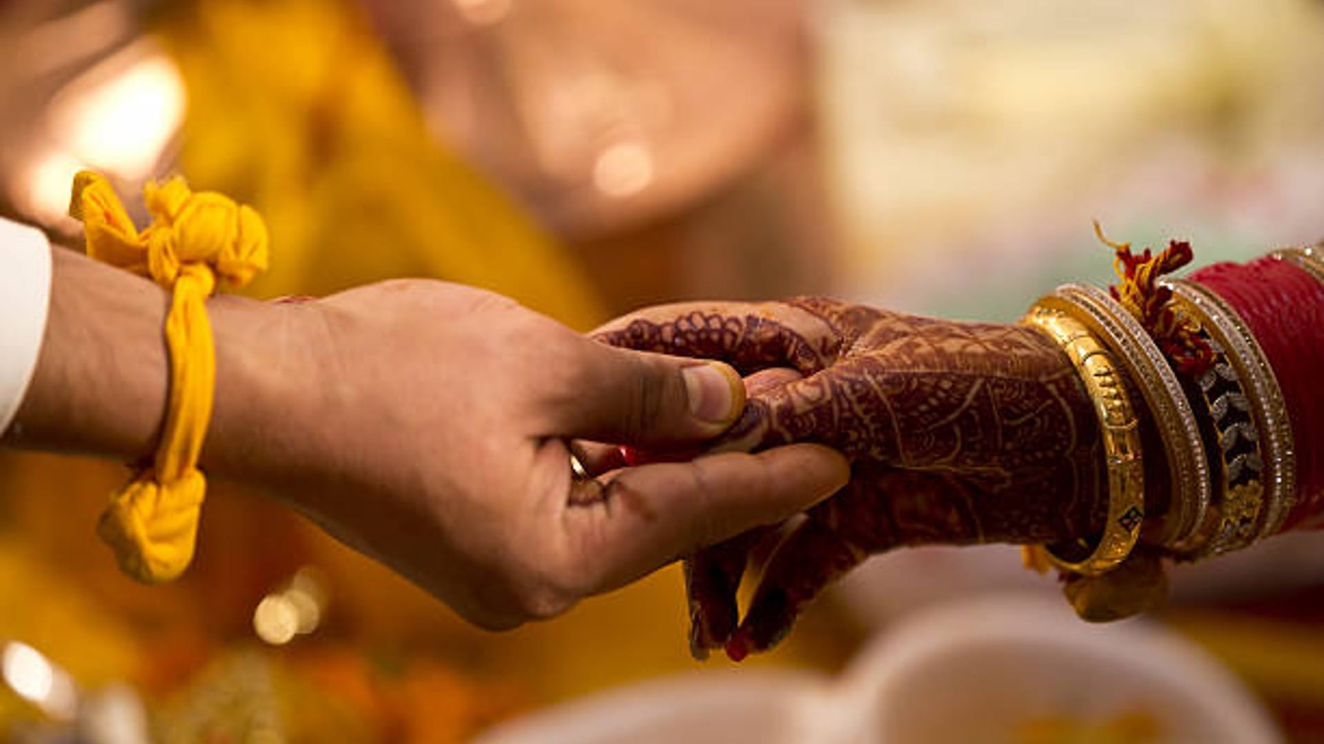 bride ran away with groom before the wedding You will be surprised to know the reason
