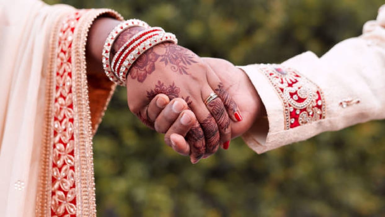 Chhindwara News:  There was a filmy twist in a policeman's marriage, booked