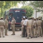 Prayagraj News :  जम्मू की जेलों में बंद कैदियों को केंद्रीय कारागार नैनी लाया गया।