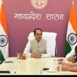 सीएम शिवराज ने निवास पर अधिकारियों के साथ की बैठक