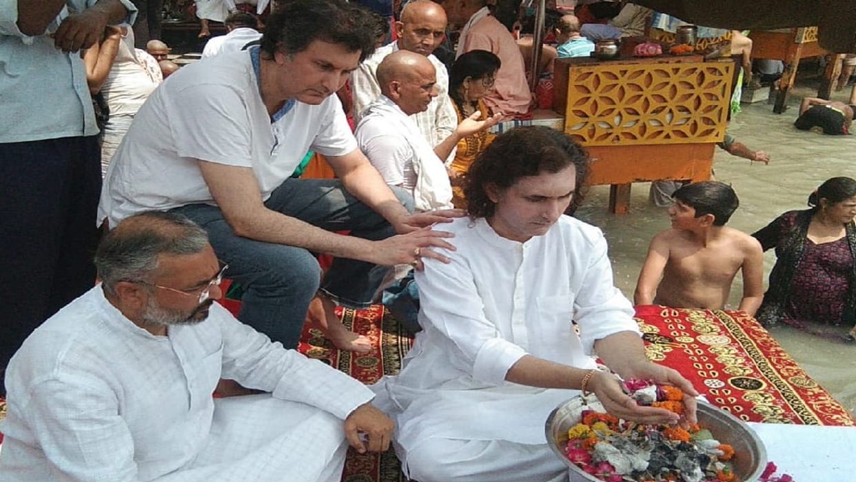 Haridwar: The ashes of famous santoor player Pandit Shiv Kumar Sharma immersed in the Ganges along with the rituals