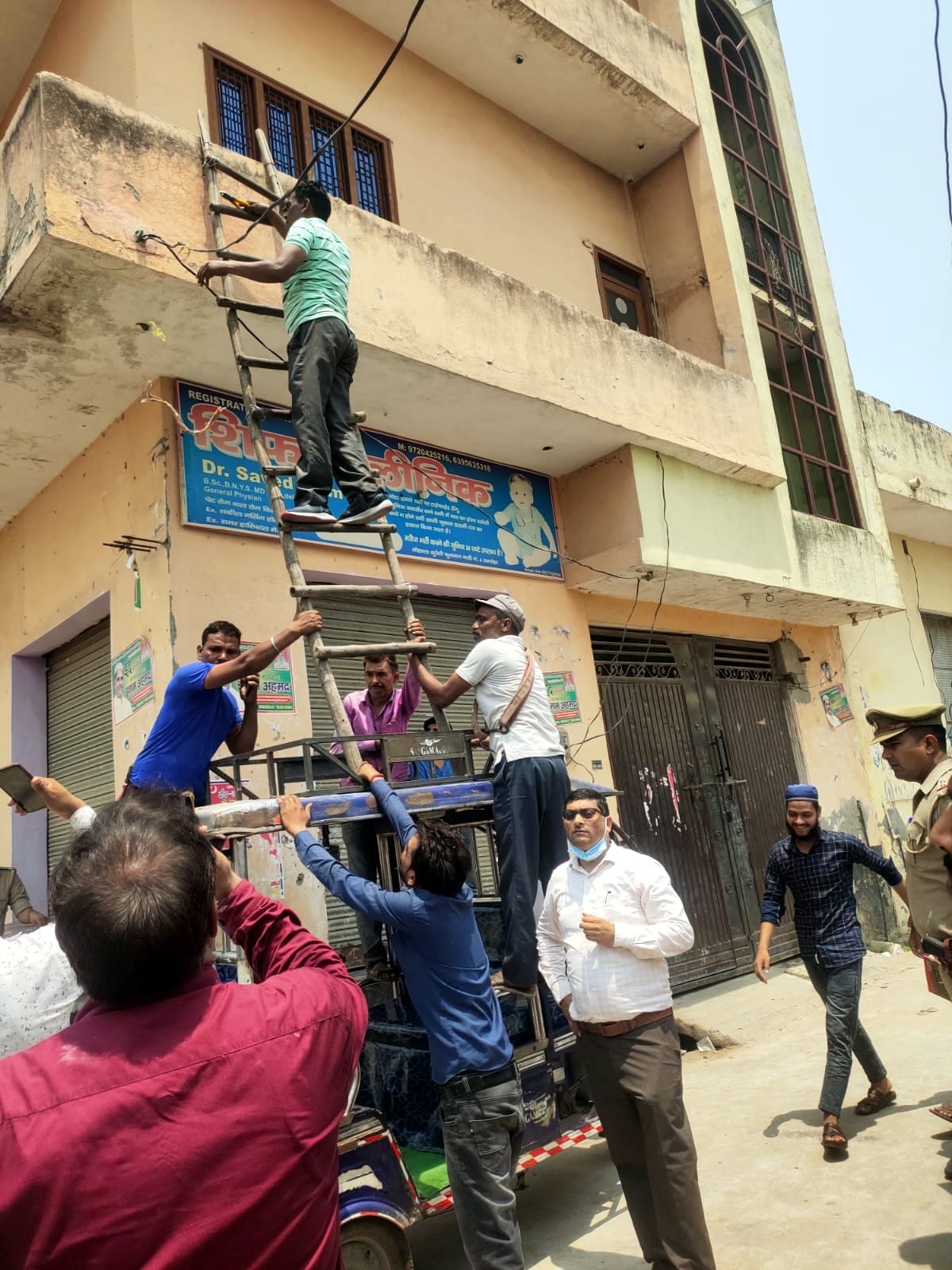 Power officer raided with PAC, caught theft in 45 houses, filed a complaint