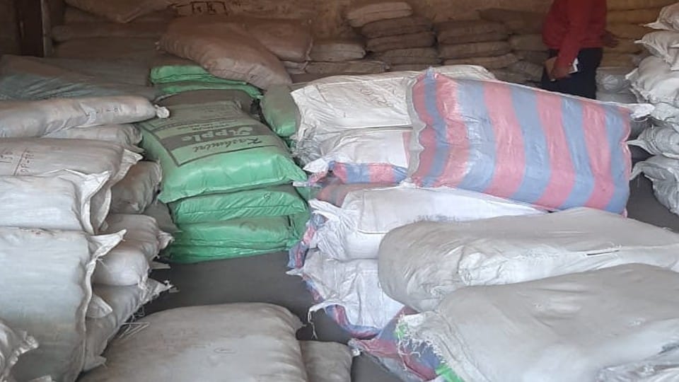 Municipal corporation team seized eight quintals of polythene in Agra