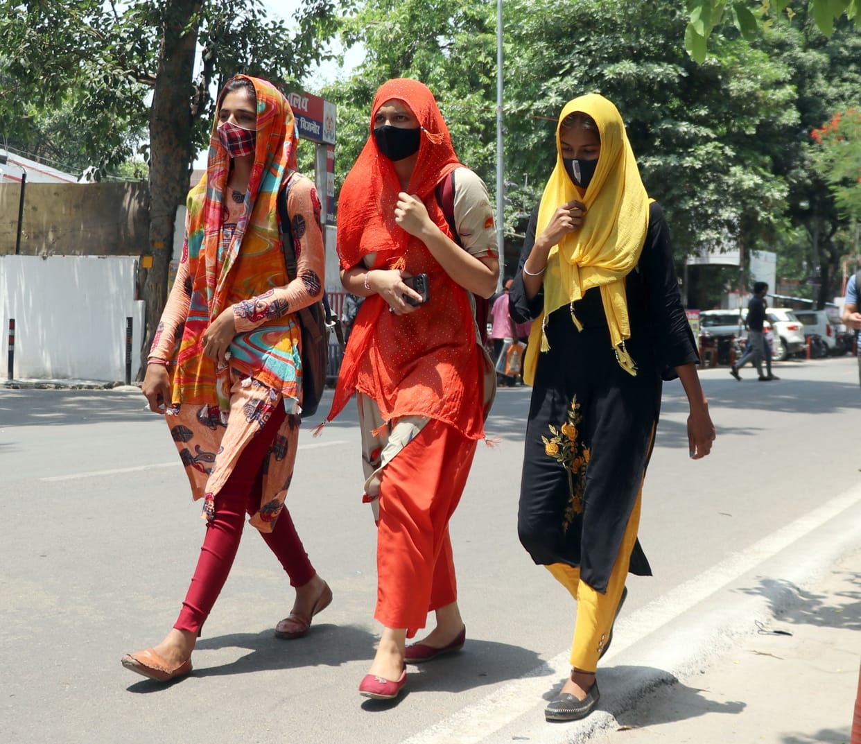 The temperature reached 37 degrees, the heat made it miserable