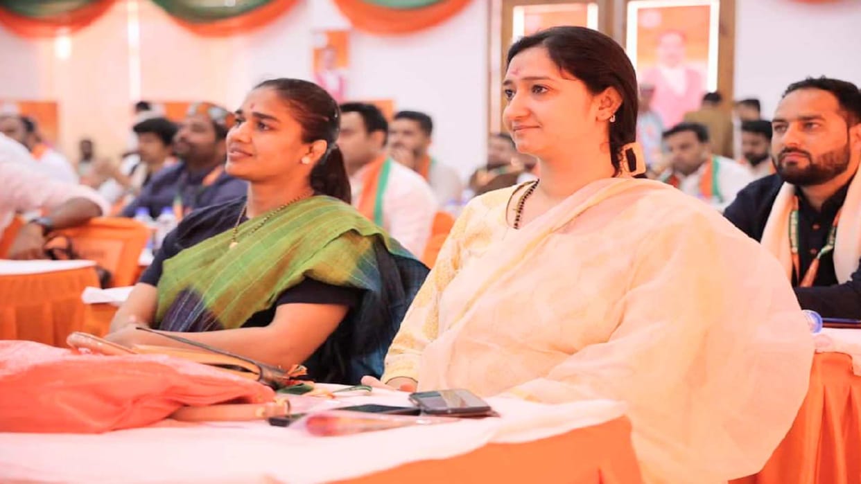 BJYM training camp: Leaders should be active on social media, read newspaper daily, it is important to change yourself with time