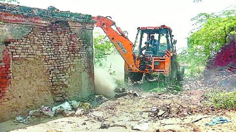 Bulldozer demolished three private and five government houses in Jalesar etah