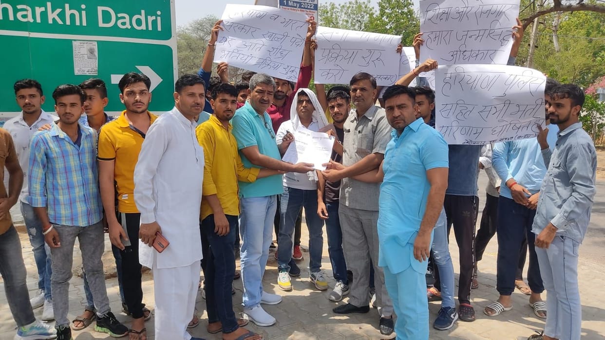 Youth took out fury march to demand start of recruitment in armies and increase age limit