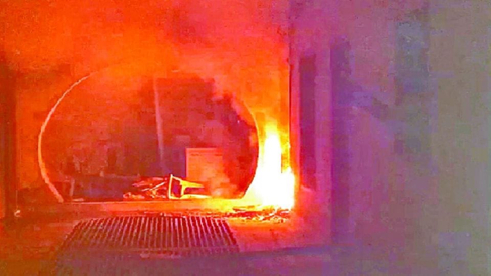 Fire broke out in the handicraft showroom in Agra