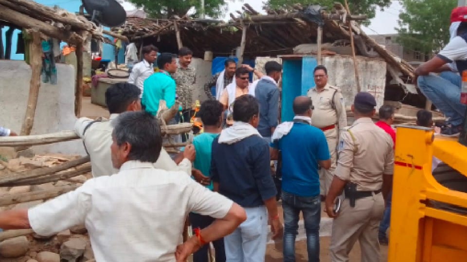 Policemen killed in Guna: The house where the deceased accused Naushad's body was hidden, that house was demolished by the administration
