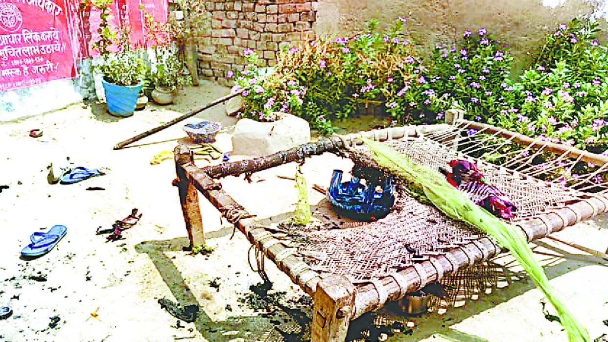 A man self immolate in front of his beloved home in Gonda.