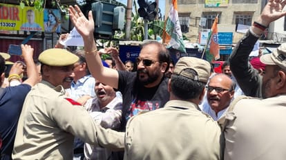 Kashmir Target Killing of rahul bhatt and others protests going on from srinagar to jammu