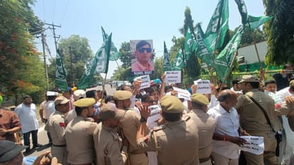 Kashmir Target Killing of rahul bhatt and others protests going on from srinagar to jammu