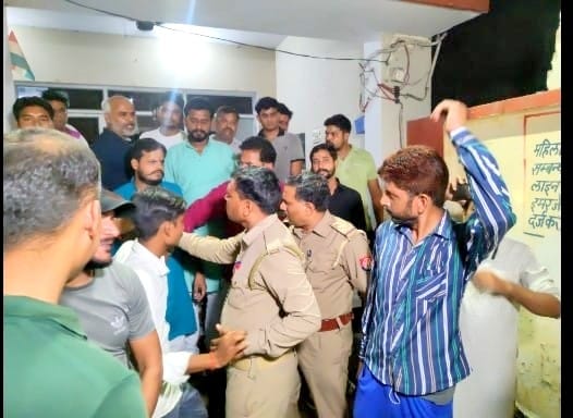 BJP leader's brother was beaten up by a soldier in Farrukhabad