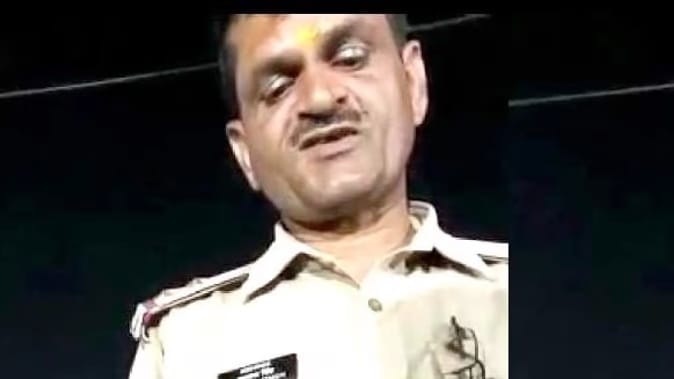 Indiranagar police chauwki incharge sub inspector suspended after bribe taken video viral in kanpur