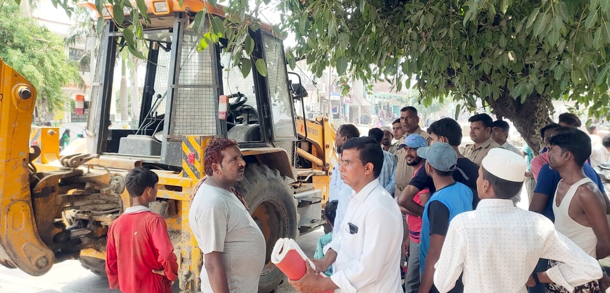 Remove encroachment campaign in town Sirsi, also imposed a fine of 25 thousand