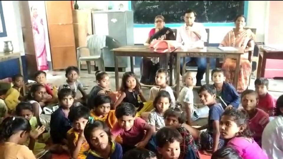 How amazing is this in Katihar: Classes till fifth in one room, two teachers of Hindi and Urdu teaching on a black board